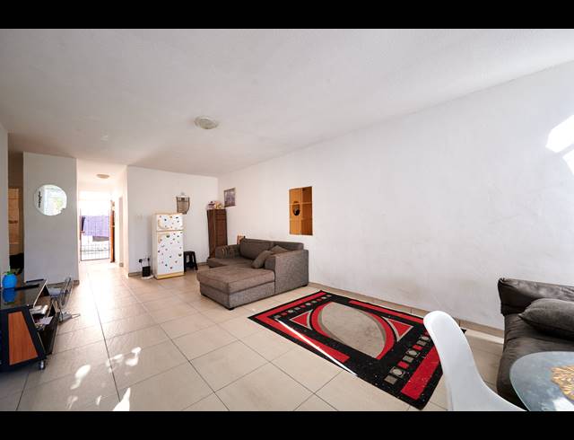 2 BEDROOM APARTMENT FOR SALE IN HALFWAY HOUSE